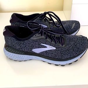 Brooks Adreneline GTS20 sneakers size 8